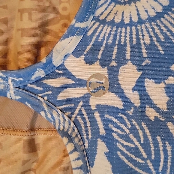 Lululemon Power Y tank - Picture 3 of 4